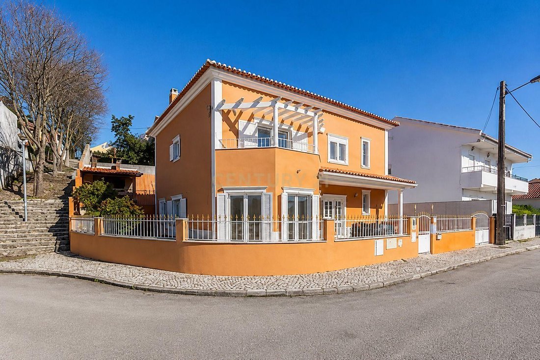 Villa in Pontinha e Famoes, Lisbon, Portugal 1 - 19167432