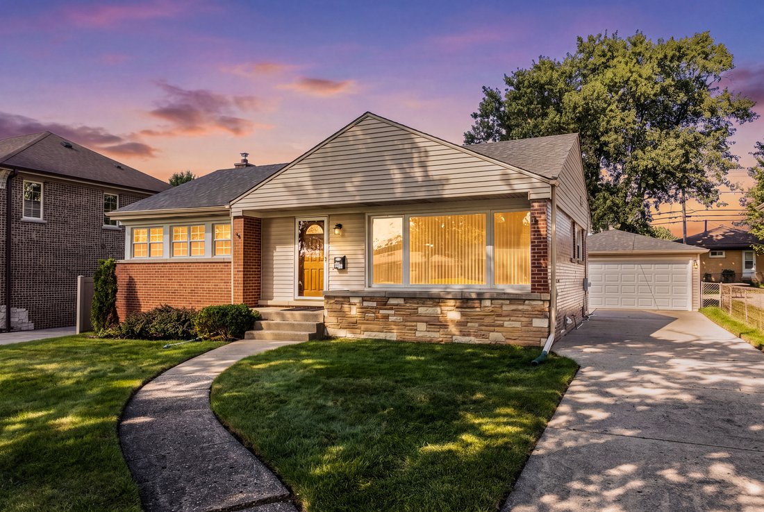 House in Mount Prospect, Illinois, United States 2 - 19167384