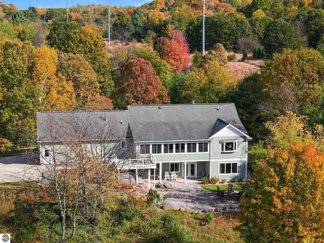 House in Traverse City, Michigan, United States 1 - 19167402