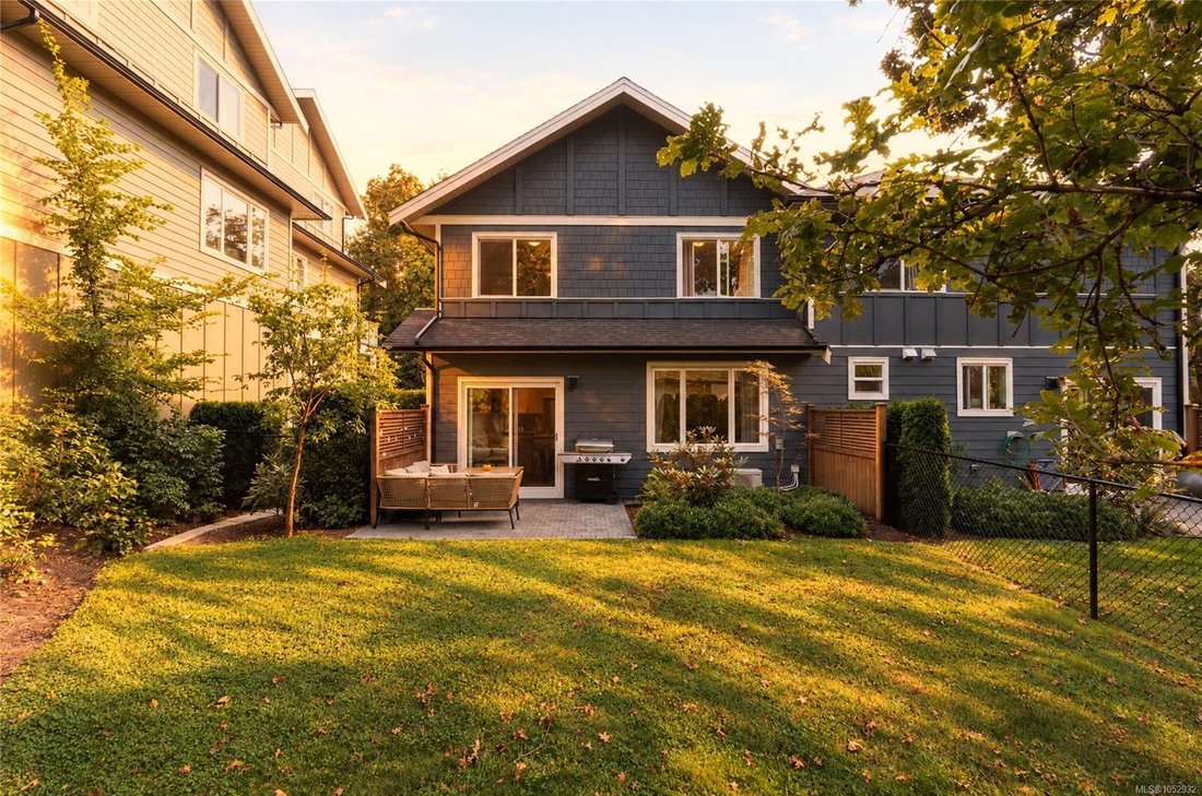 Townhouse in Victoria, British Columbia, Canada 1 - 19167211