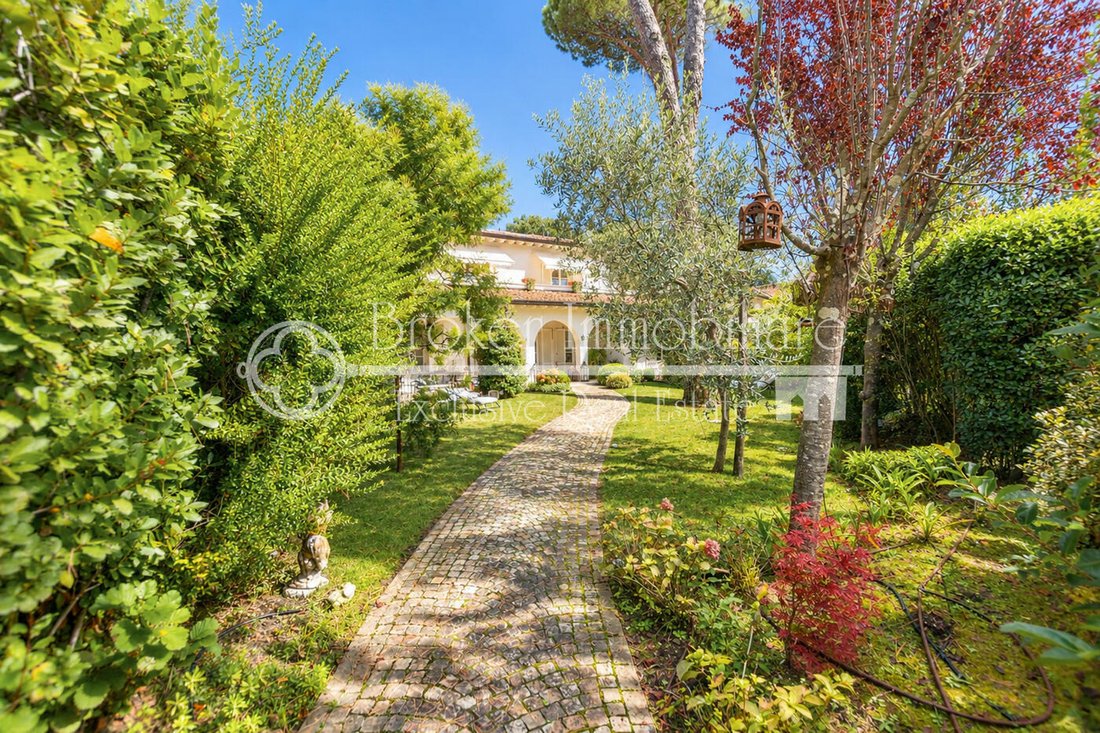 Villa in Centro, Forte dei Marmi, Tuscany 2 - 19167347