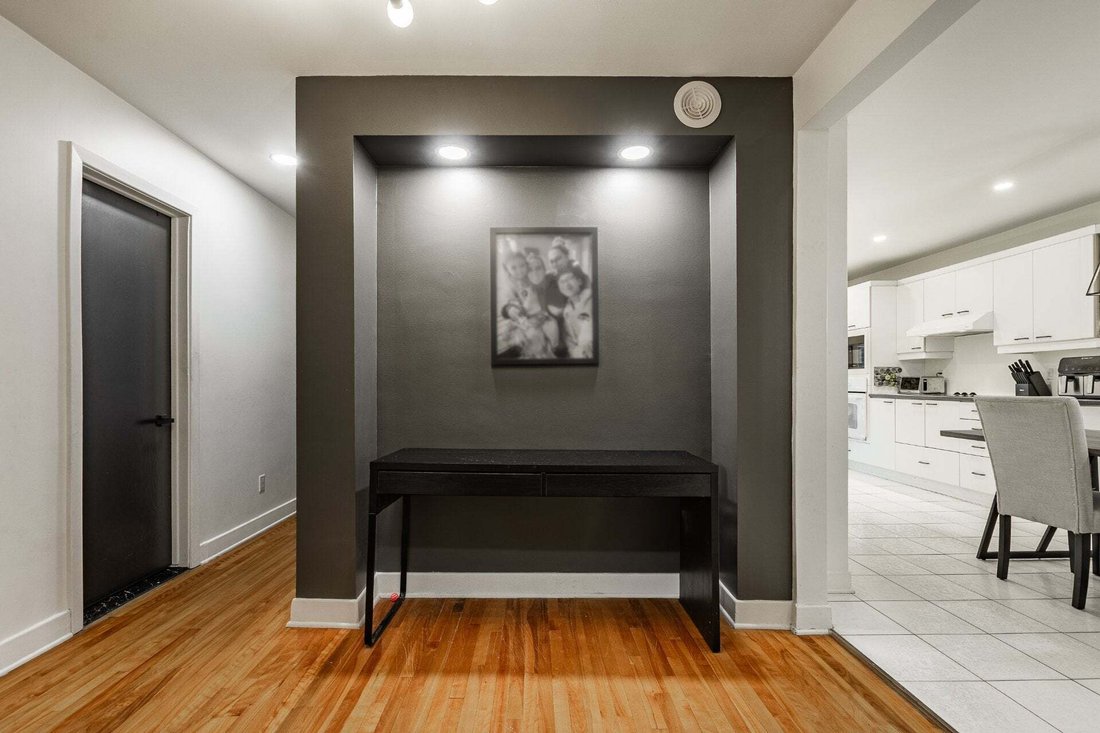House in Montréal, Quebec, Canada 3 - 19167254