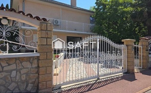Haus in Plein Soleil-Zone Industrielle, Sankt Bonnet-de-Mure, Frankreich 1