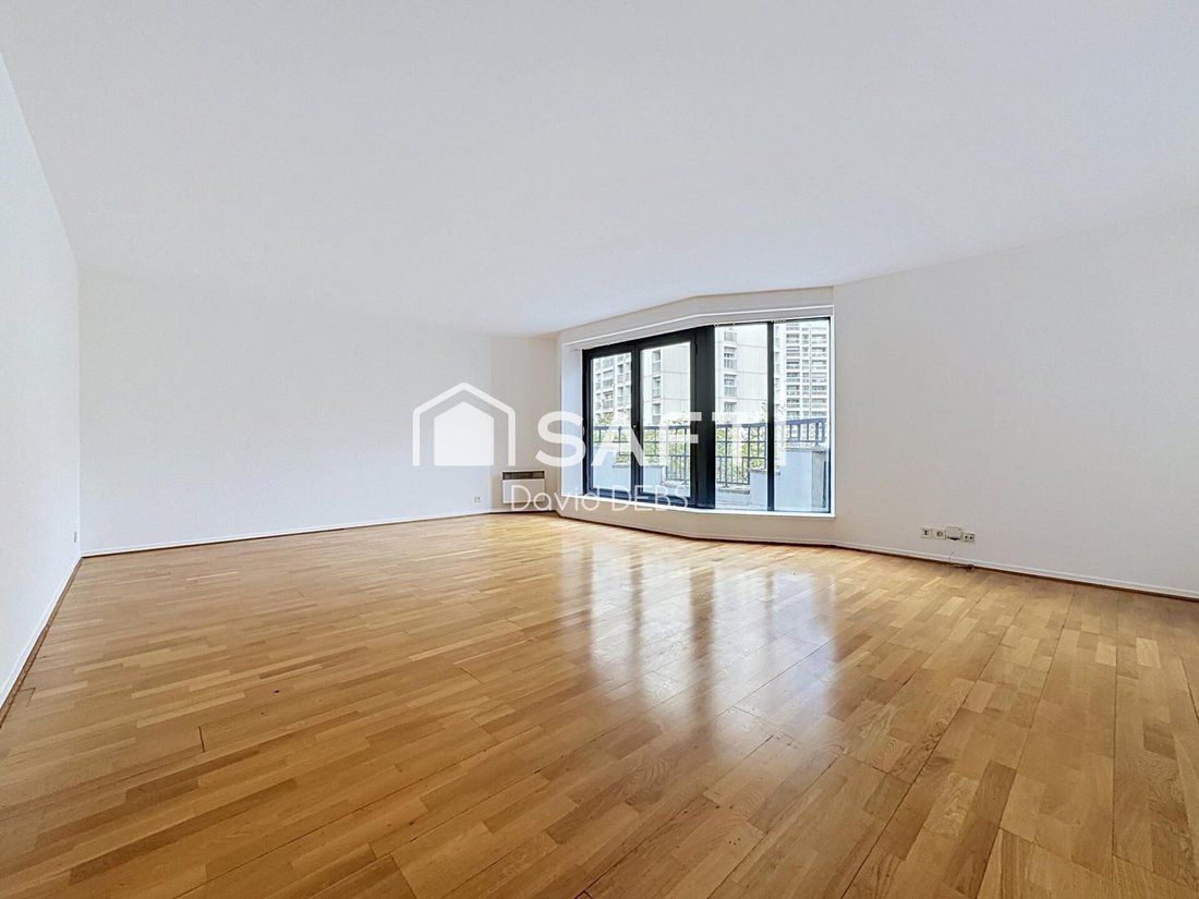 Apartment in Puteaux, Ile-de-France, France 1 - 19168144
