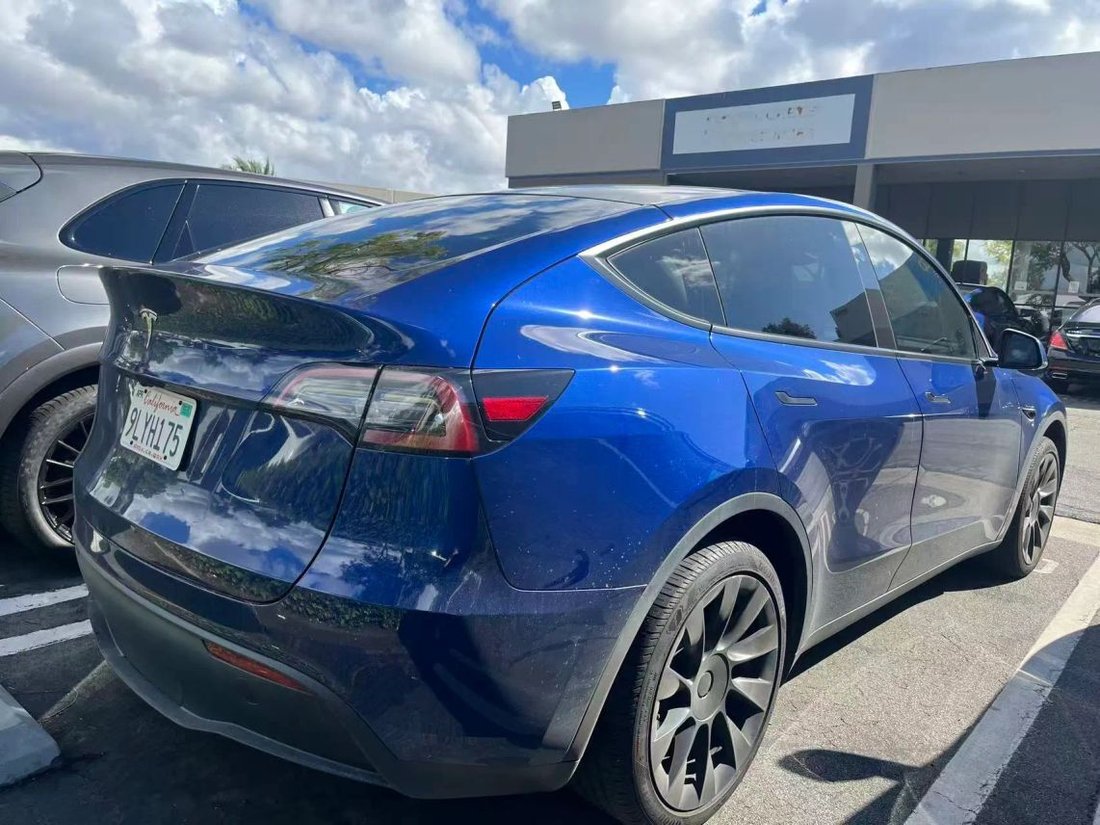 Suv in Costa Mesa, CA, United States 2 - 19167734