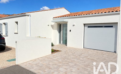 House in Bourg, Périgny, France 1