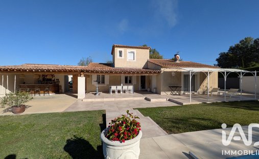 House in Est, Entraigues-sur-la-Sorgue, France 1