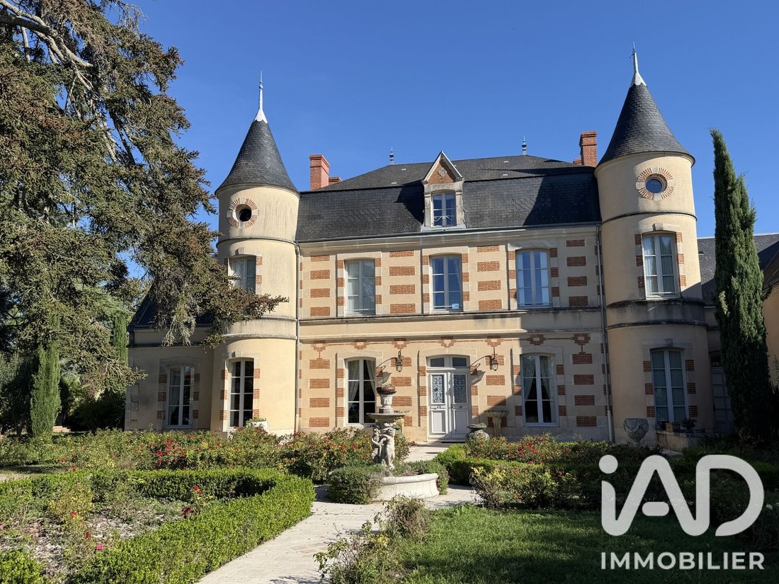 Casa a Saint-Georges-lès-Baillargeaux, Nuova Aquitania, Francia 1 - 19168345