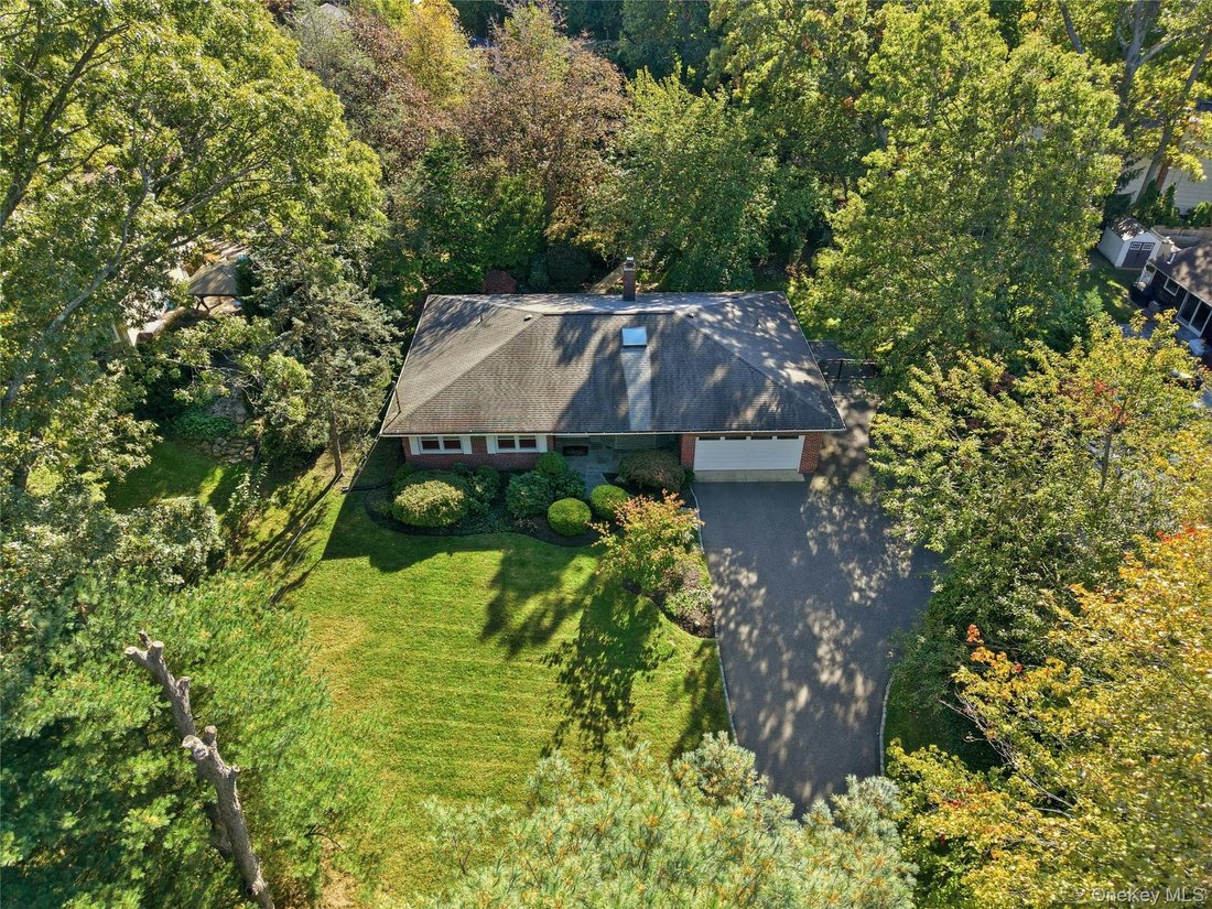 House in Cold Spring Harbor, New York, United States 2 - 19171610