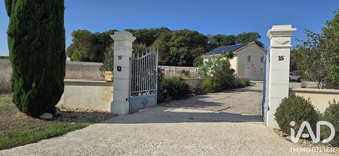 House in Saint-Germain-de-Lusignan, Nouvelle-Aquitaine, France 3 - 19176224