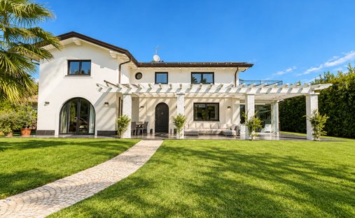Villa a Pietrasanta, Toscana, Italia 1