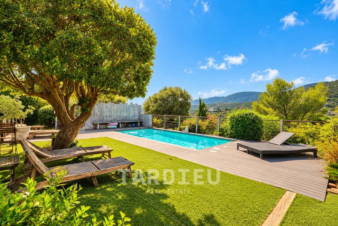 Villa in La Croix-Valmer, Provence-Alpes-Côte d'Azur, France 2 - 19169936