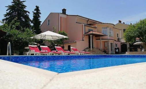 Villa a Mjesni odbor Kastanjer, Grad Pula, Regione istriana 1