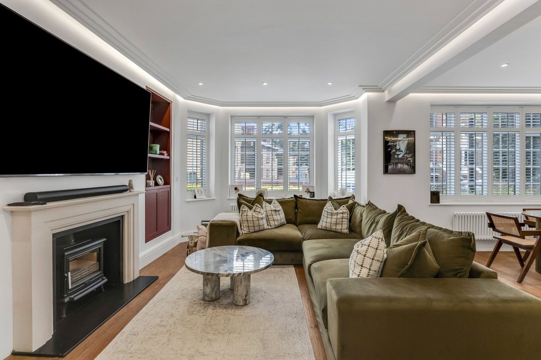 Apartment in Holly Village, Haringey, England 2 - 19178056