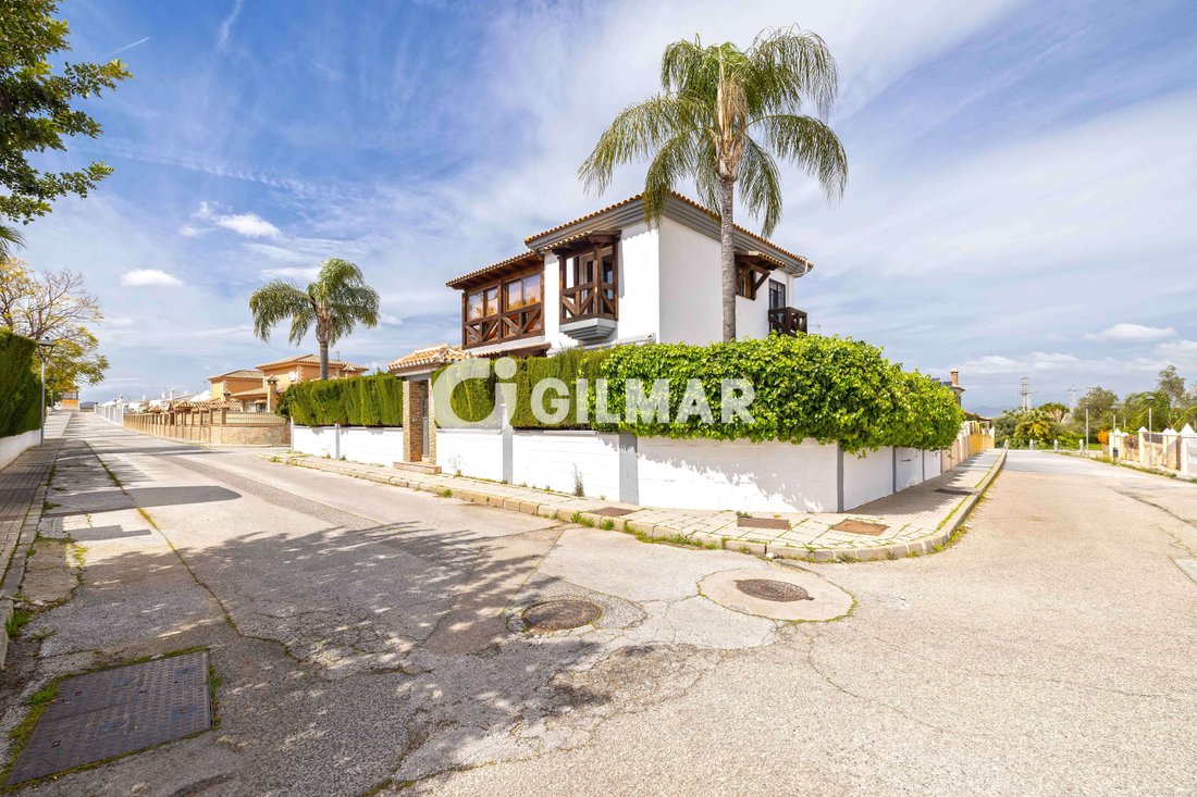 Villa in Alhaurin de la Torre, Andalusia, Spain 1 - 18499327