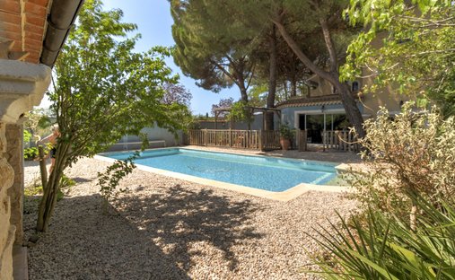 Villa in Saint-Marcel-d'Ardèche, Auvergne-Rhone-Alpen, Frankreich 1