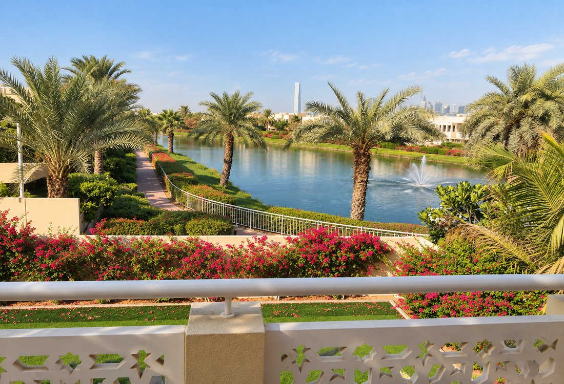Villa in The Meadows, Dubai, United Arab Emirates 1 - 19172682