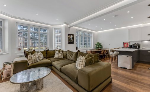 Apartment in Holly Village, Haringey, England 1