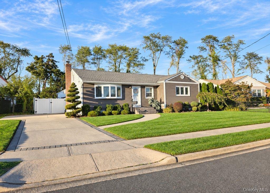 House in West Babylon, New York, United States 1 - 19174210