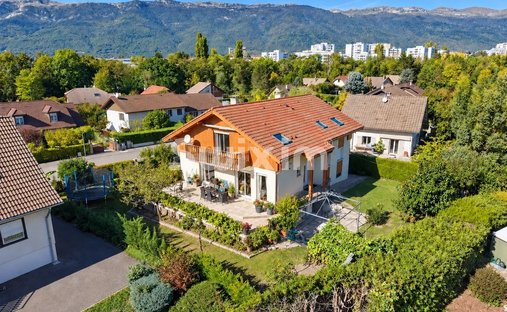 House in Est, Saint-Genis-Pouilly, France 1