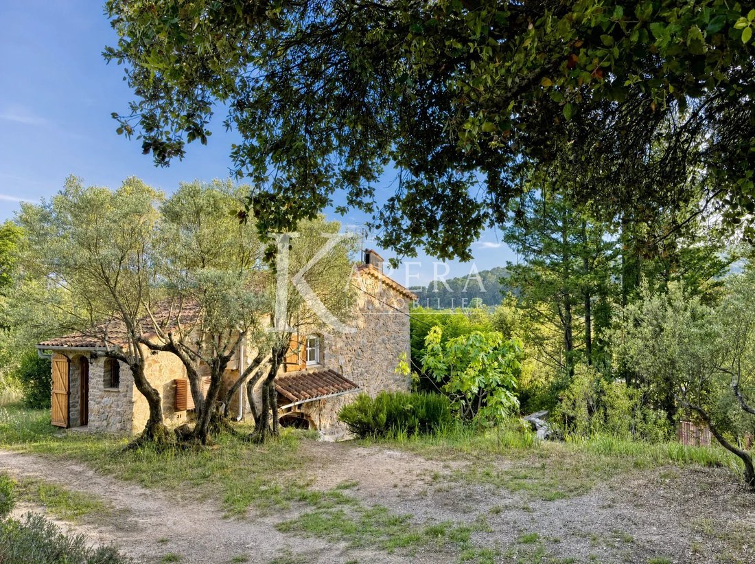 Estate in Est, Lorgues, France 1 - 19175312