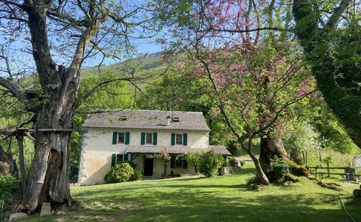Corps de ferme à Escot, Nouvelle-Aquitaine, France 1