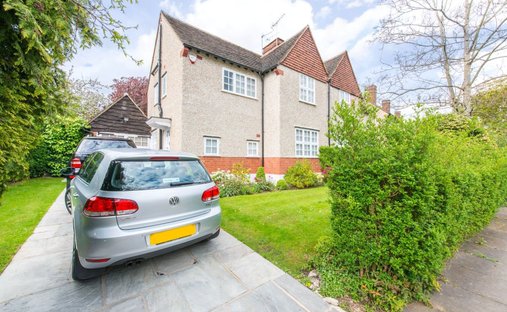 House in Temple Fortune, Barnet, England 1