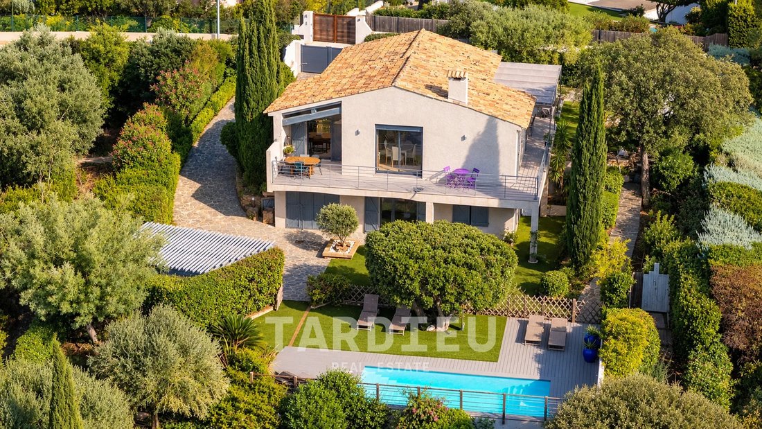 Villa in La Croix-Valmer, Provence-Alpes-Côte d'Azur, France 1 - 19169936