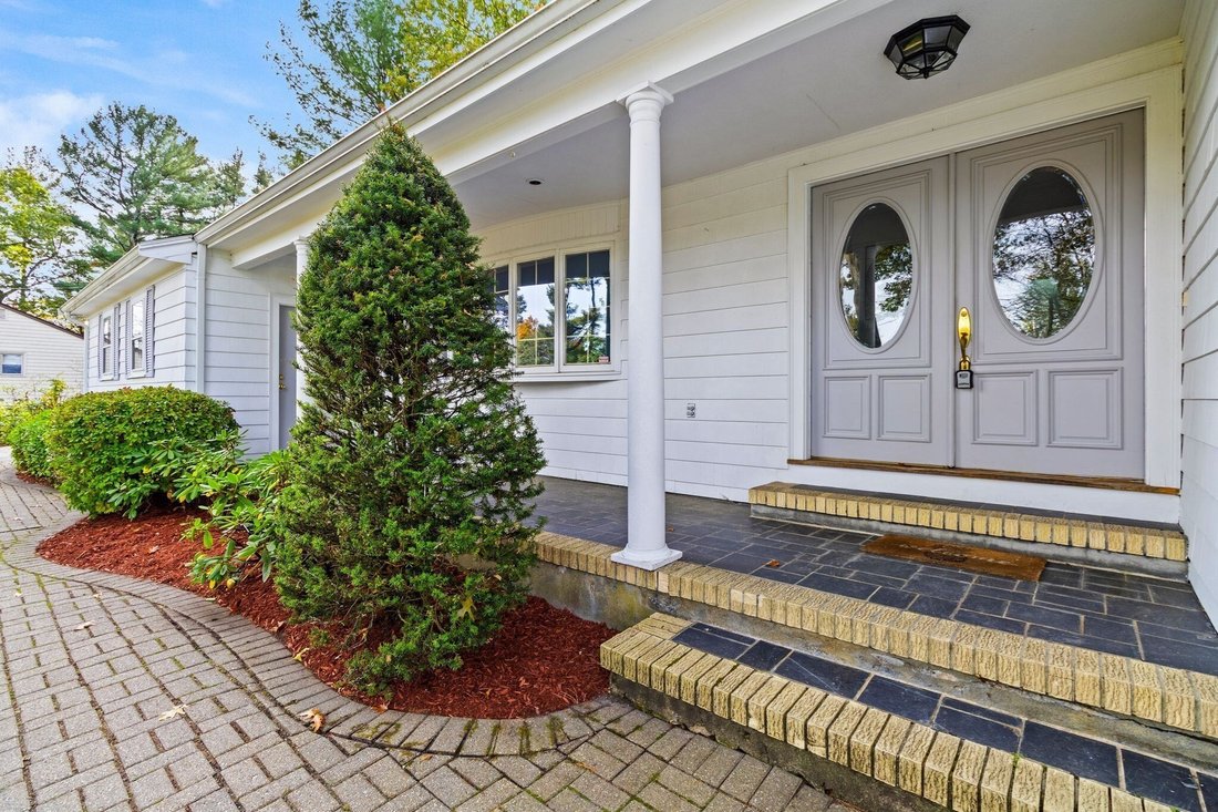 House in Weston, Massachusetts, United States 2 - 19170734