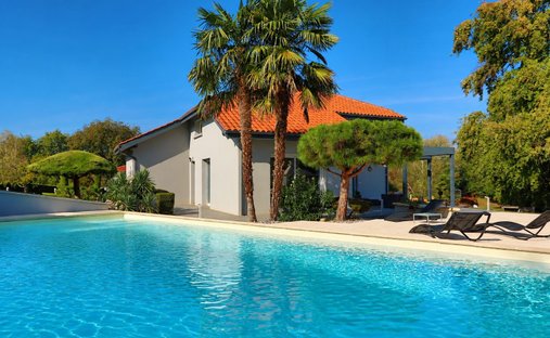 Haus in Attignat, Auvergne-Rhone-Alpen, Frankreich 1