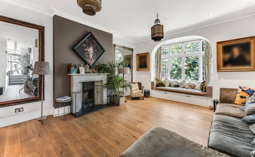 Apartment in Holly Village, Haringey, England 1