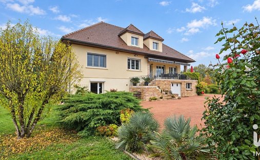 House in Fontaines, Bourgogne – Franche-Comté, France 1