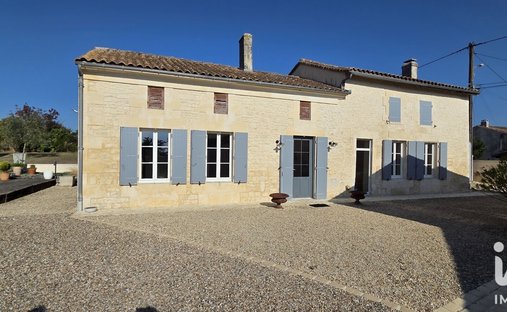 House in Saint-Germain-de-Lusignan, Nouvelle-Aquitaine, France 1