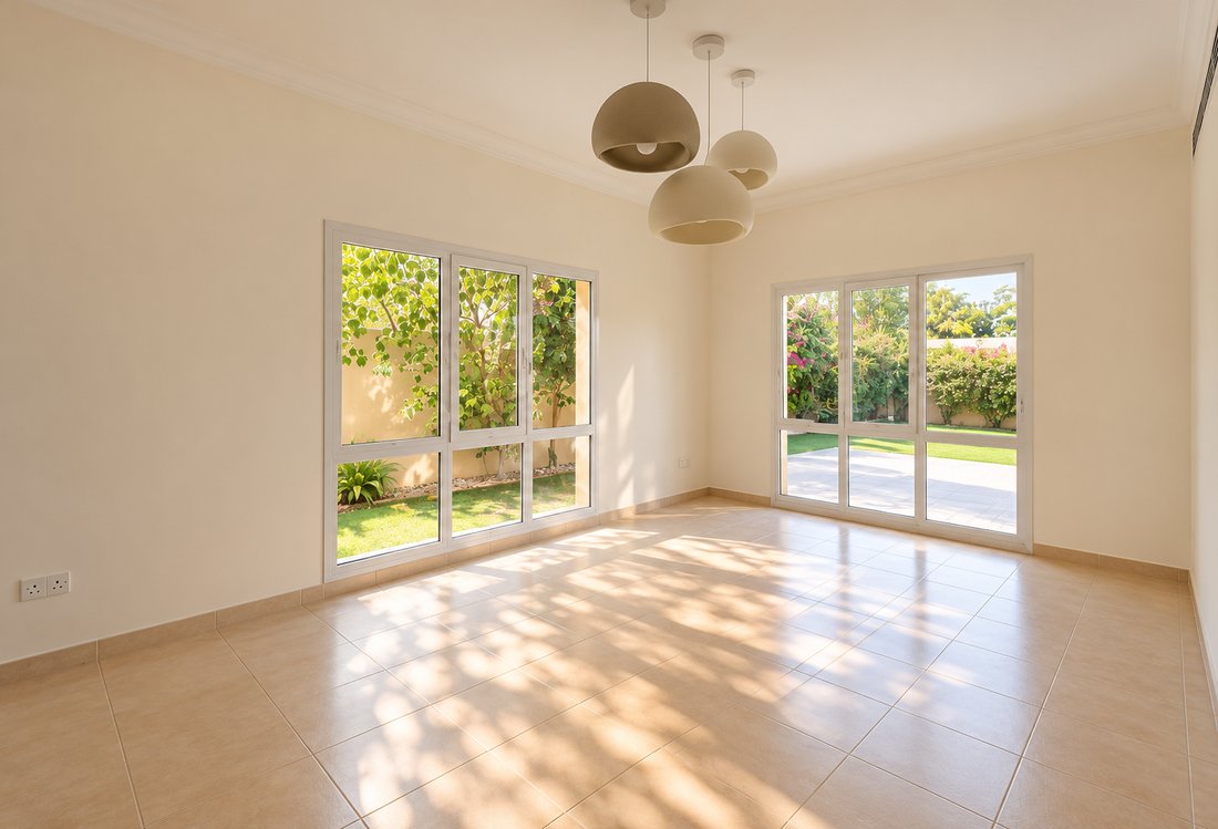 Villa in The Meadows, Dubai, United Arab Emirates 5 - 19172682
