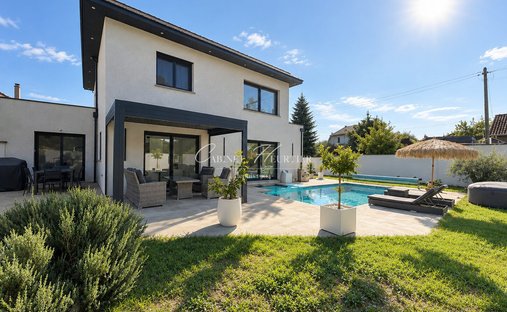 Villa in Centre Ville Sud-Vallée, Voiron, France 1