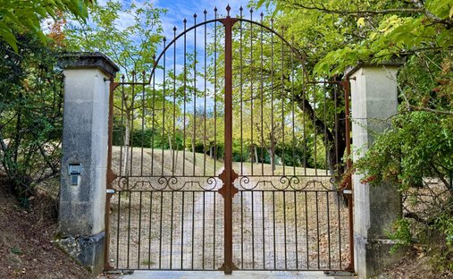 Country House in Dauphin, Provence-Alpes-Côte d'Azur, France 1