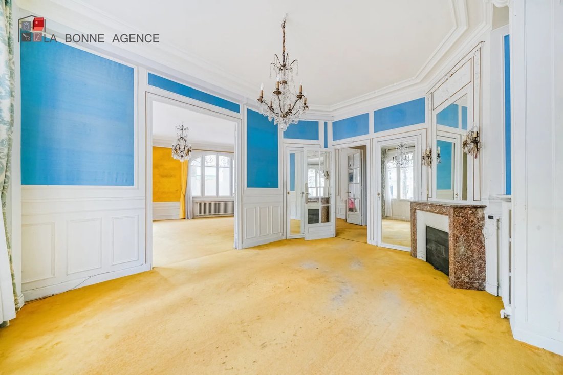 Apartment in Cambronne-Garibaldi, Paris 15e Arrondissement, Paris 1 - 19169937