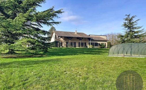 Casa a Frontenas, Auvergne-Rodano-Alpi, Francia 1