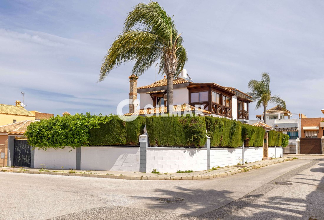 Villa in Alhaurin de la Torre, Andalusia, Spain 2 - 18499327