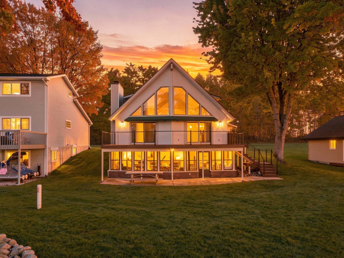 House in Stanwood, Michigan, United States 1 - 19170952