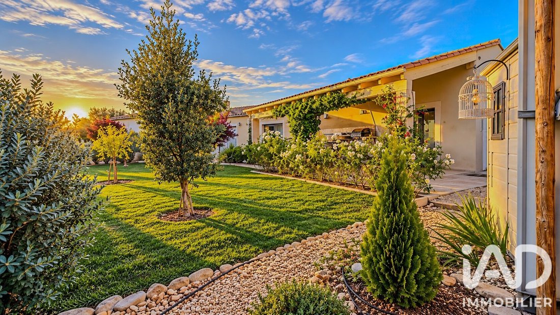 House in Saint-Saturnin-lès-Apt, Provence-Alpes-Côte d'Azur, France 1 - 19176307