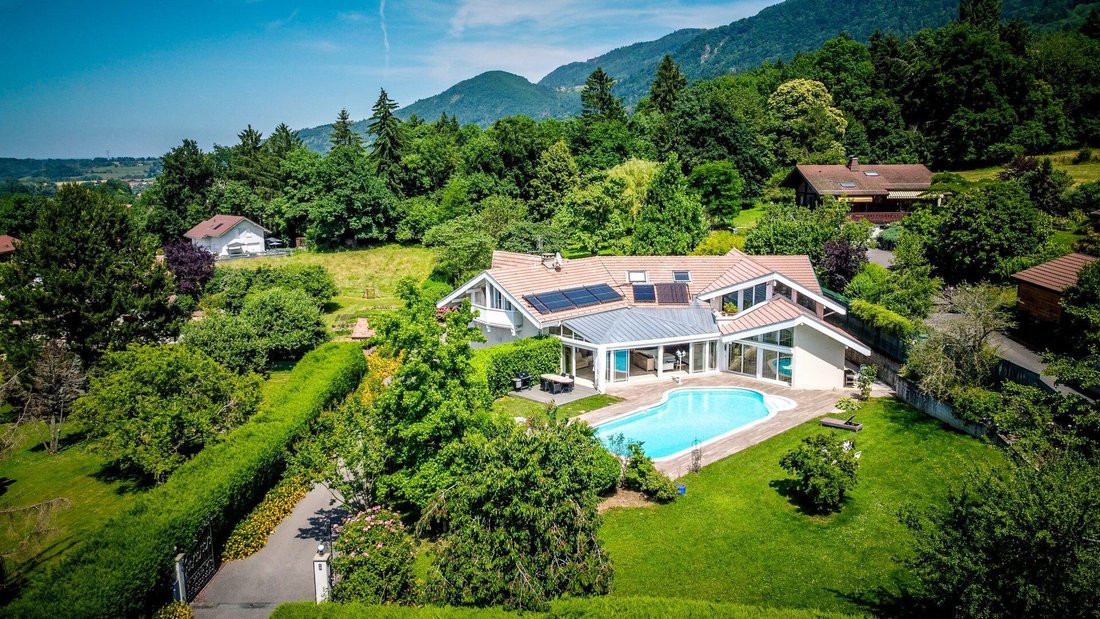 Villa in Fessy, Auvergne-Rhône-Alpes, France 1 - 16822605