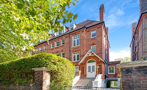 Apartment in Belsize Park, Camden, England 1