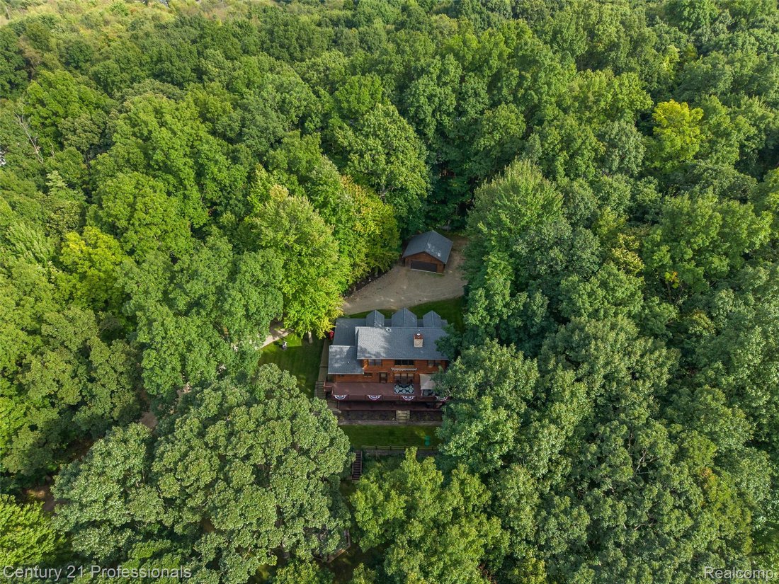 House in SPRINGFLD Township, Michigan, United States 4 - 19176092