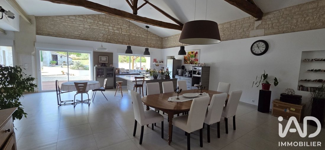 House in Saint-Germain-de-Lusignan, Nouvelle-Aquitaine, France 4 - 19176224