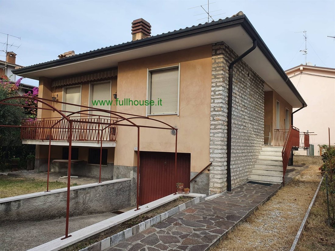 Villa in Bardolino, Veneto, Italy 2 - 19173309