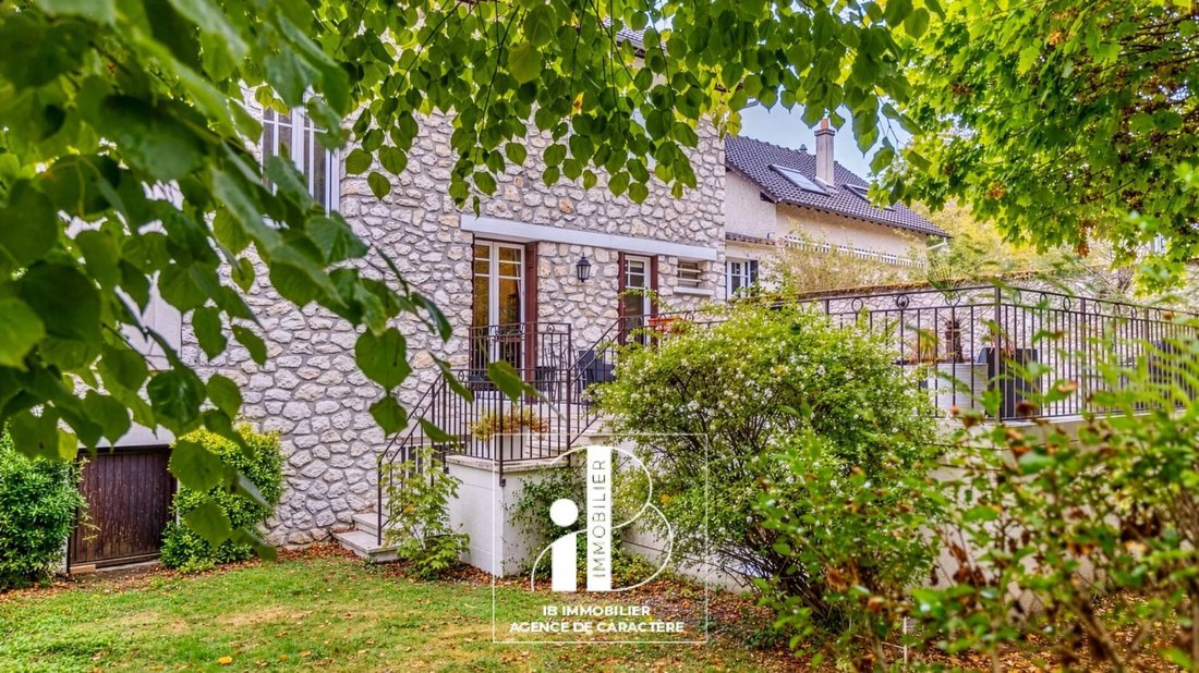 House in Fontainebleau, Ile-de-France, France 2 - 19177255