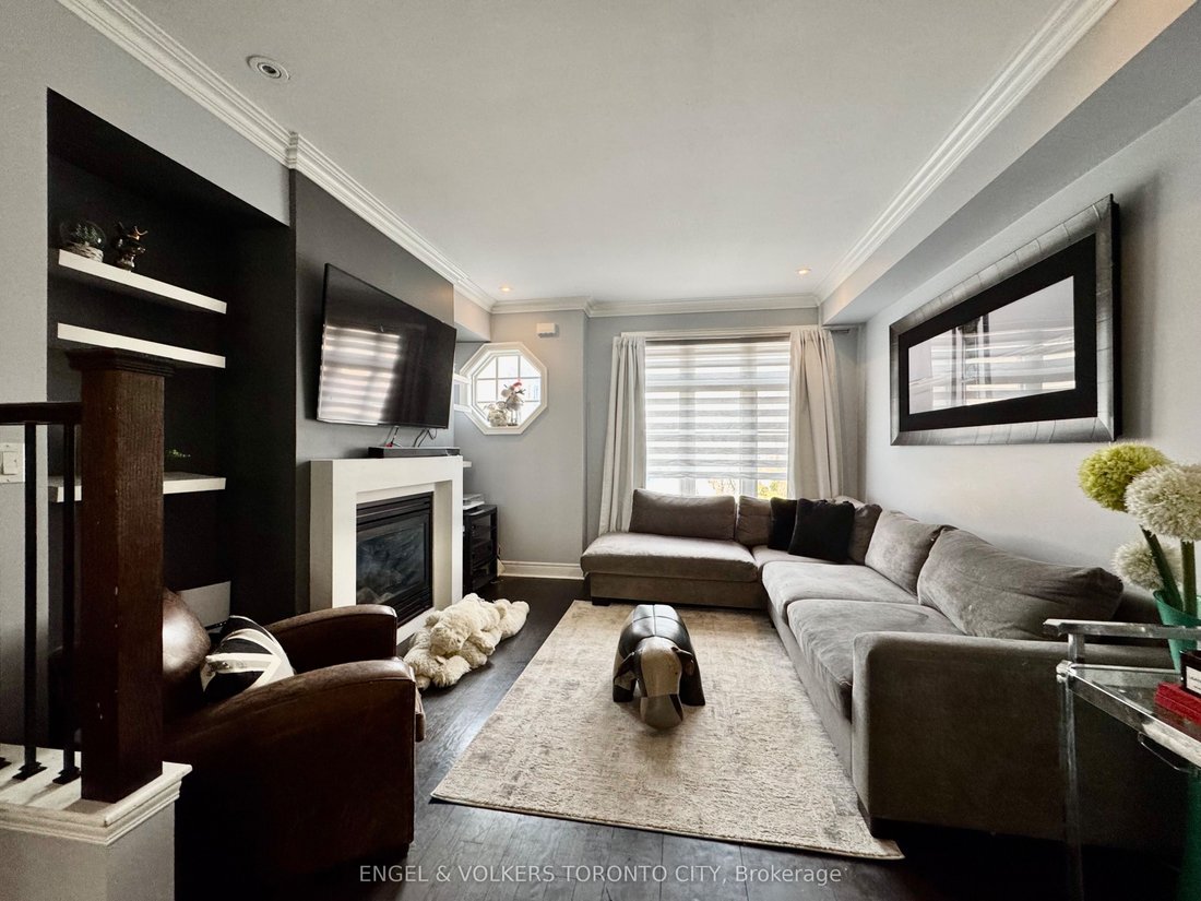 Townhouse in Toronto, Ontario, Canada 4 - 19173220