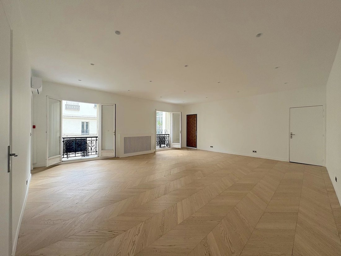 Appartamento a Triangle d'Or, Paris 8e Arrondissement, Parigi 2 - 19169750
