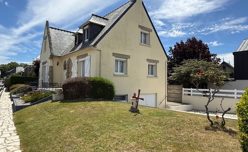 House in Port Blanc-Saint Enogat la Malouine, Dinard, France 1